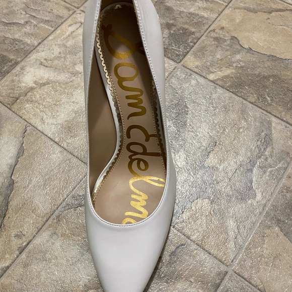 Brand new heels with box  9 1/2. - Picture 2 of 7